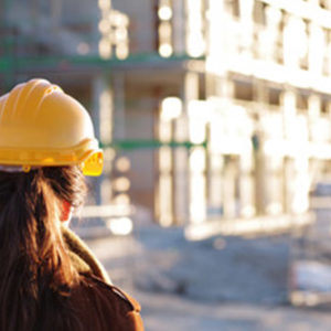 Femme BTP : comment anticiper son épargne retraite ?