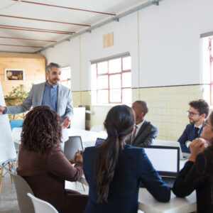 Formation et expertise : les compétences indispensables pour maîtriser les critères extra-financiers